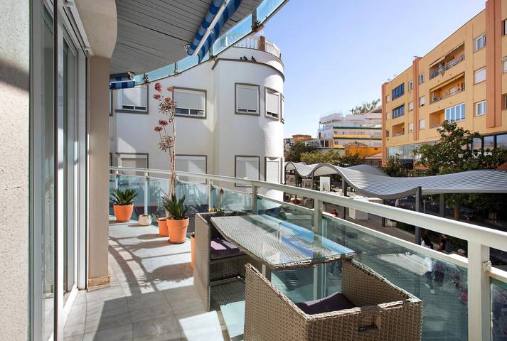 Entire apartment, Apartment 'Plata Plaza' with Private Terrace, Wi-Fi and Air Conditioning in Torremolinos Centre, Torremolinos