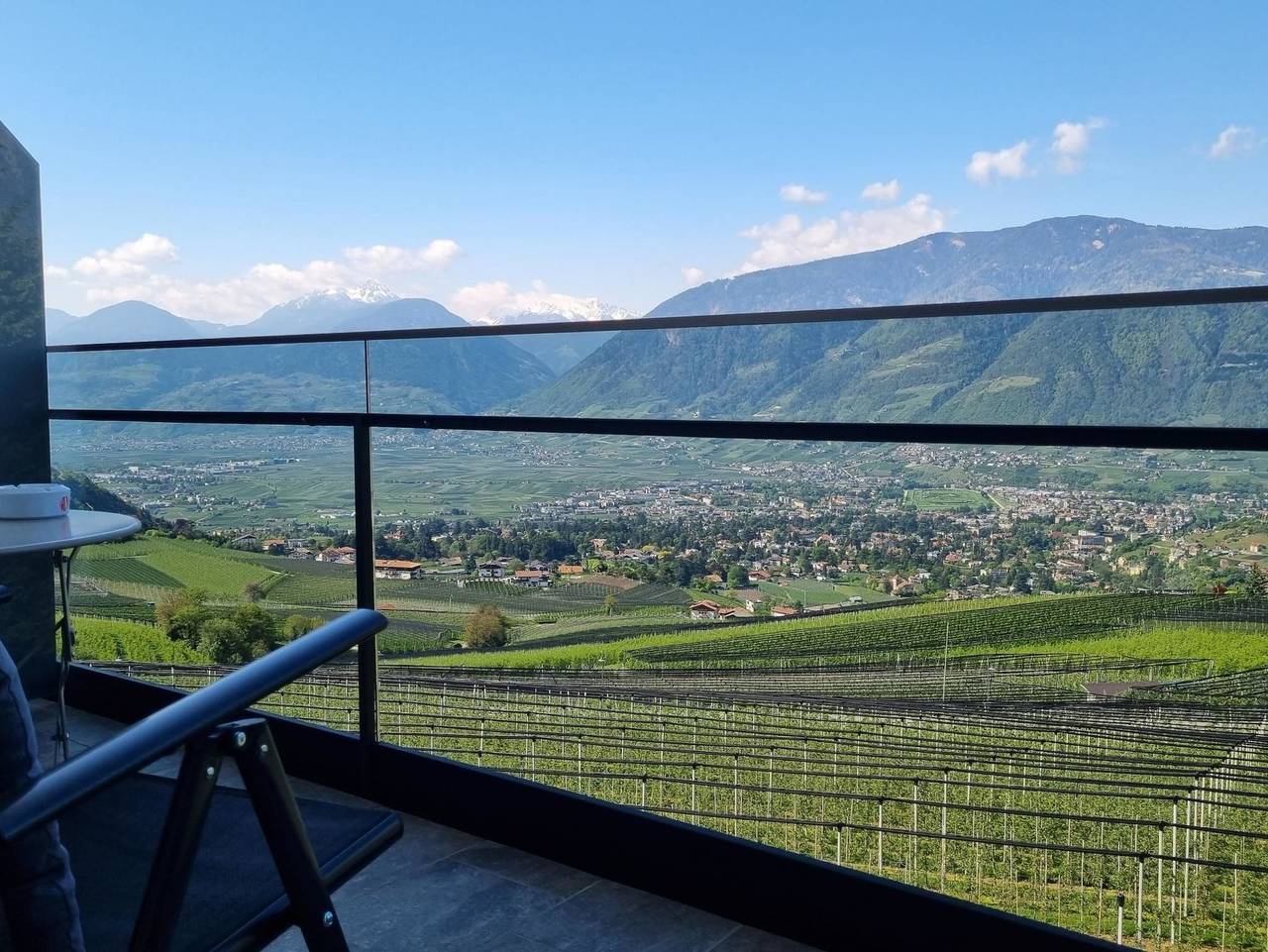 Ganze Wohnung, Hotel Graf Hartwig - Apartment Lavendel, Blick auf Meran in St. Georgen (Schenna), Schenna