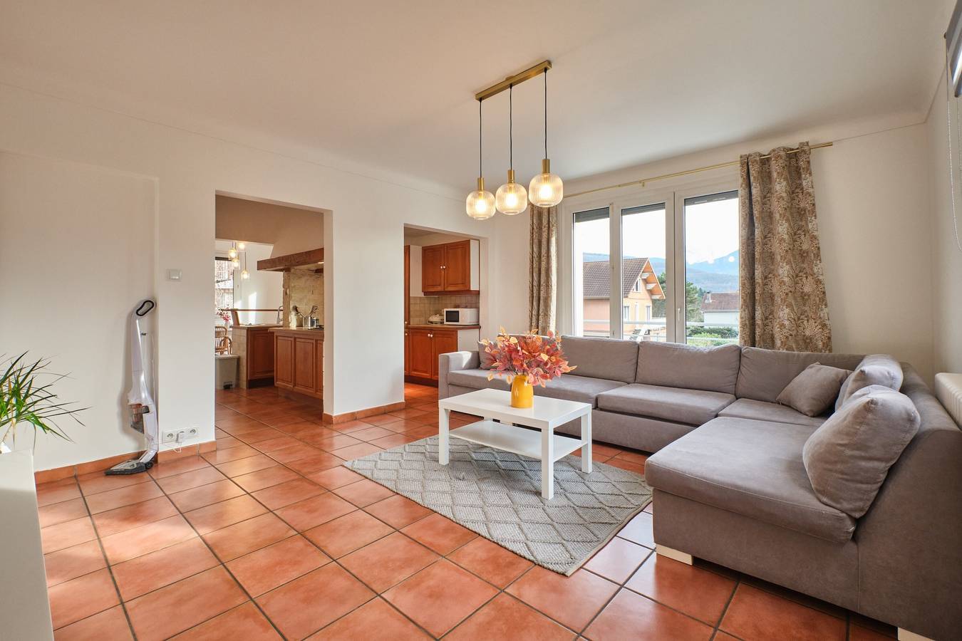 Apartamento entero, Apartamento Appart Grenoblois: ciudad, naturaleza, vistas a la montaña, balcón y Wi-Fi in Eybens, Isère