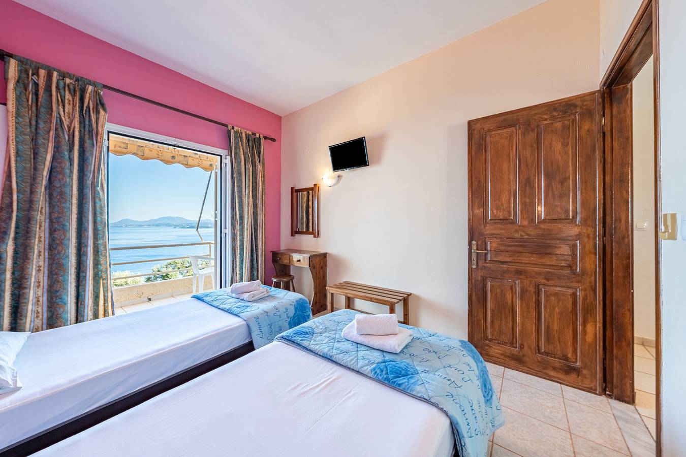 Apartamento 'Stefanos Place Sea View' con vistas al mar, Wi-Fi y aire acondicionado in Mparmpati, Corfú