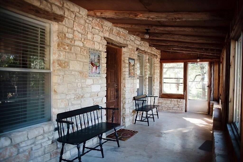 Charming Riverfront Cottage auf 25 Acres W / Tief Swimming Hole in Wimberley, Hays County