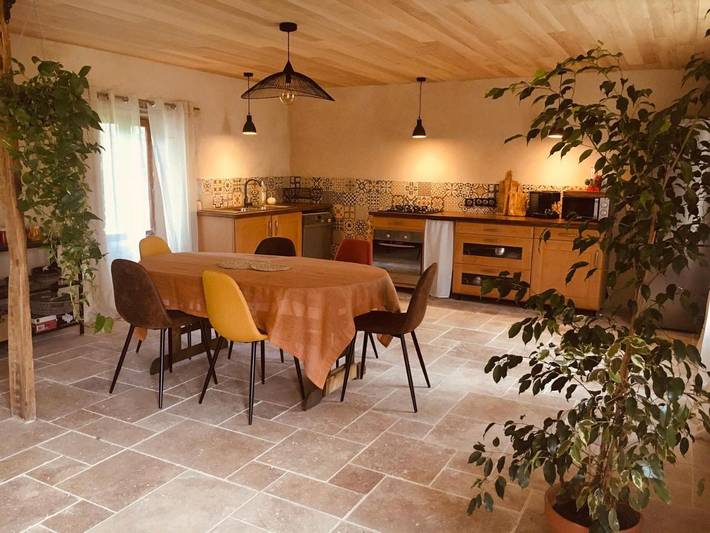 Location de vacances pour 6 personnes, avec Terrasse et Jardin à Nantheuil