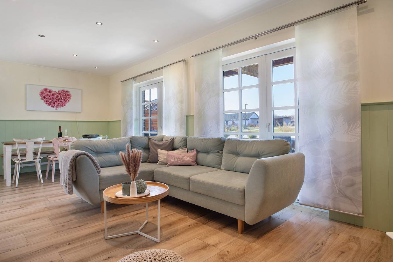 Appartement entier, Appartement 'Komfortables Ferienhaus Allee' avec terrasse privée, jardin privé et Wi-Fi in Krummin, Usedomer Norden