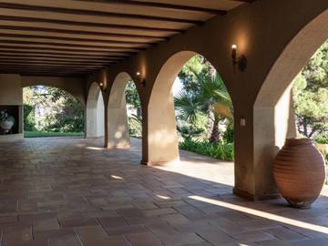 Location de vacances pour 16 personnes, avec piscine ainsi que terrasse et jardin à Arenys de Mar