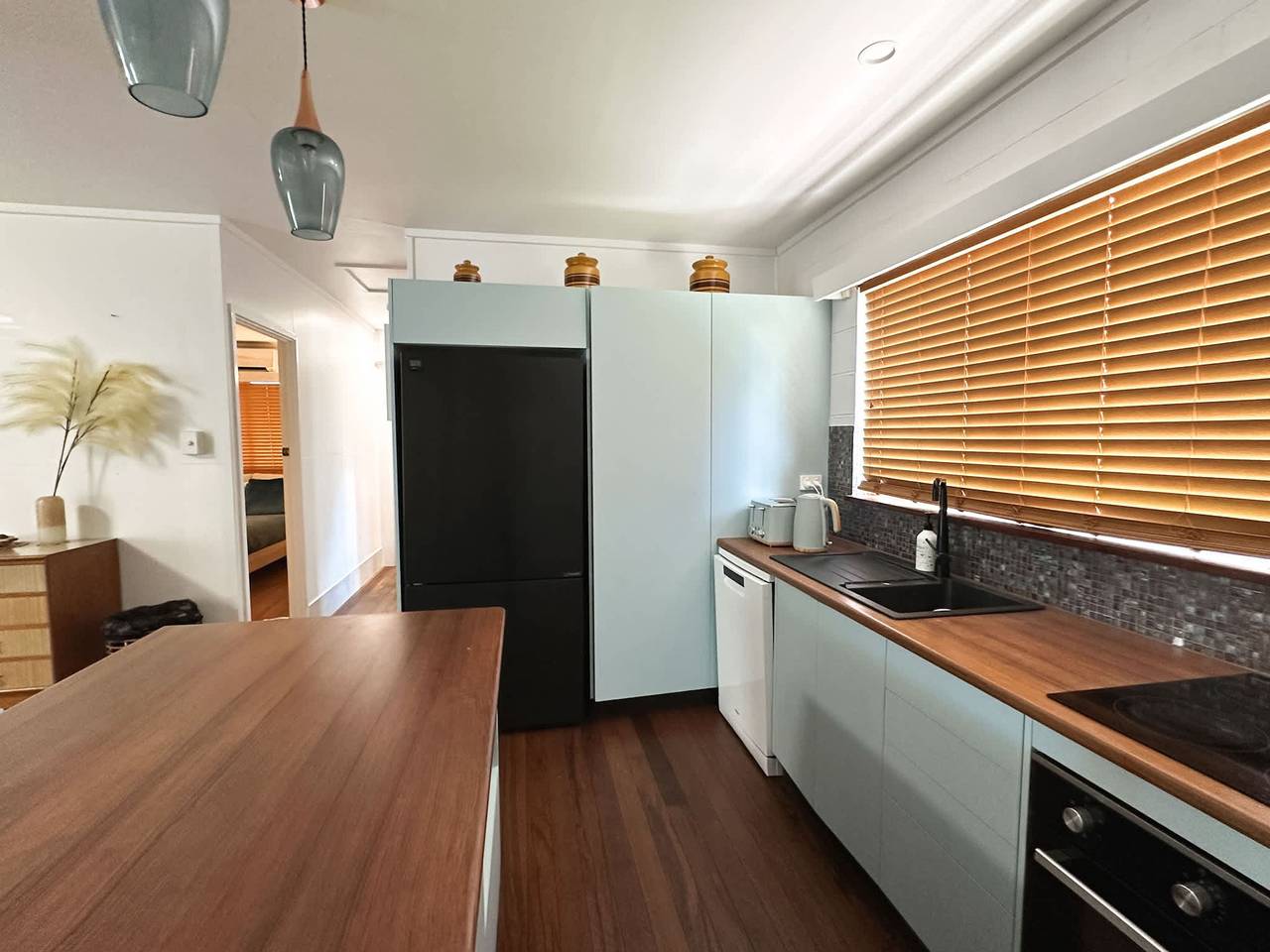 The Tides - 70s Seaside Bungalow in Port Douglas, Far North Queensland