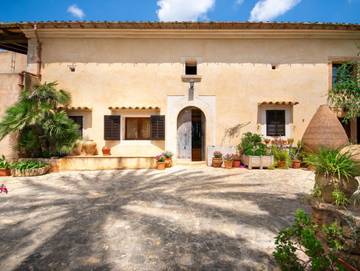 Finca für 5 Personen, mit Terrasse und Garten sowie Ausblick und Pool, kinderfreundlich in s'Horta