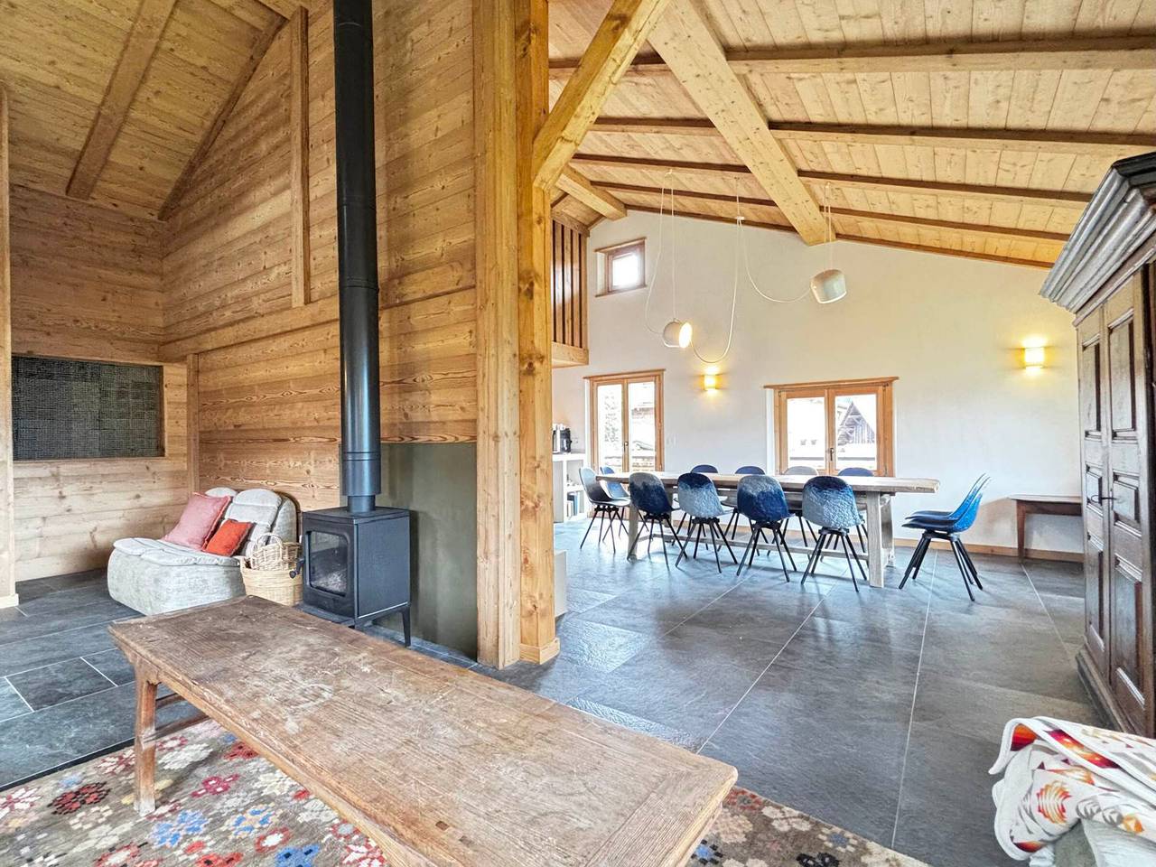 Cozy chalet in village, sleeps 10, view & wifi in Notre-Dame-de-Bellecombe, Albertville region