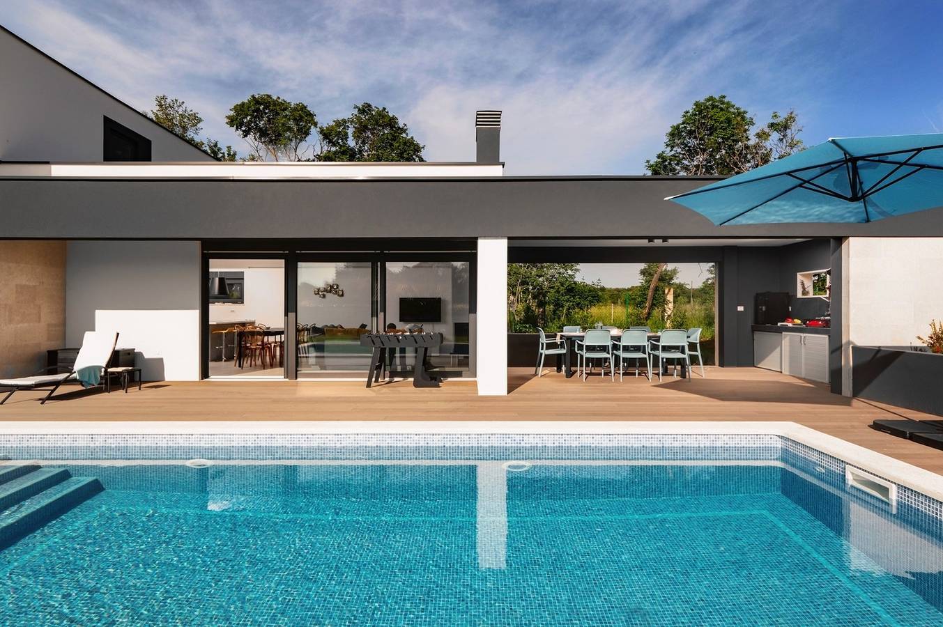 Beautiful Villa Linea near the sea with private pool! in Southcoast Istria
