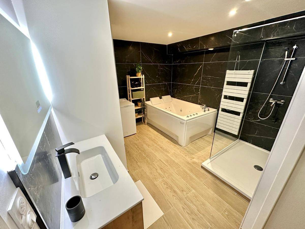 Appartement entier, Evasion dépaysante Canal du Midi * Terrasse & Spa in Castelnaudary, Région de Carcassonne