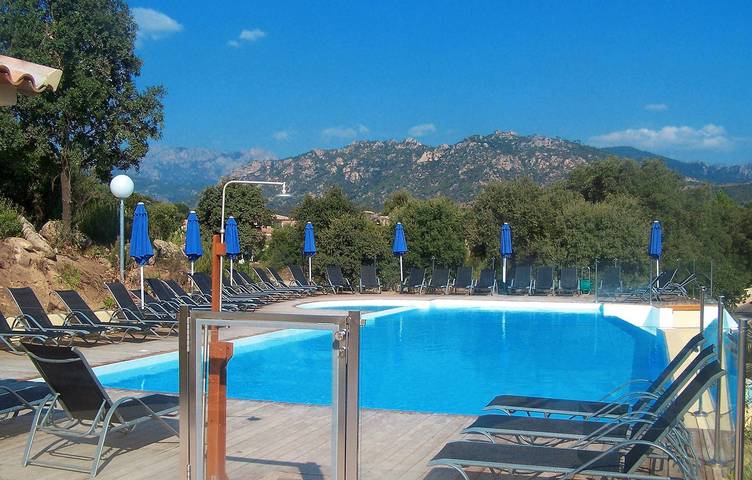 Location de vacances pour 6 personnes, avec piscine et jardin dans Sainte-Lucie de Porto-Vecchio - 4