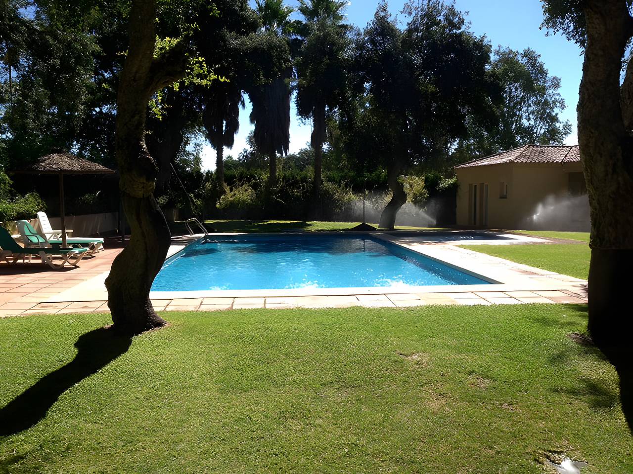 Maison familiale avec piscine partagée, Wi-Fi et climatisation in Sotogrande, San Roque