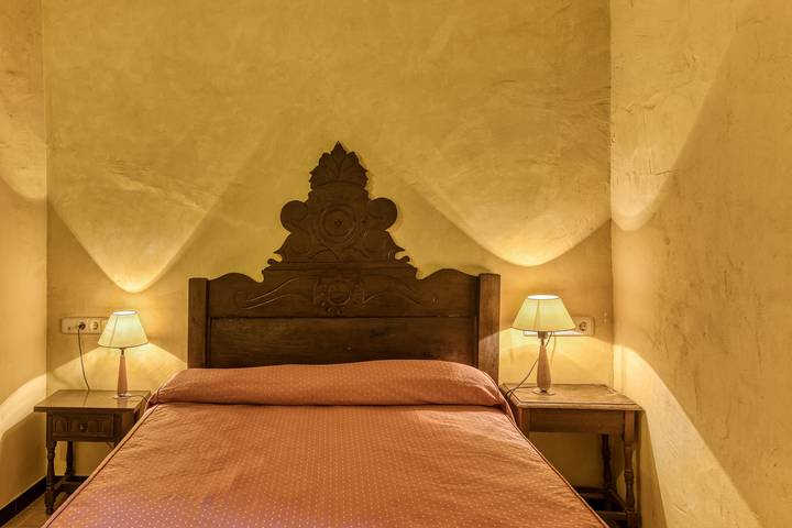 Apartamento entero, Alojamiento y desayuno 'Sant Iscle' con piscina compartida, Wi-Fi y aire acondicionado in Serra de Daró, Costa Brava