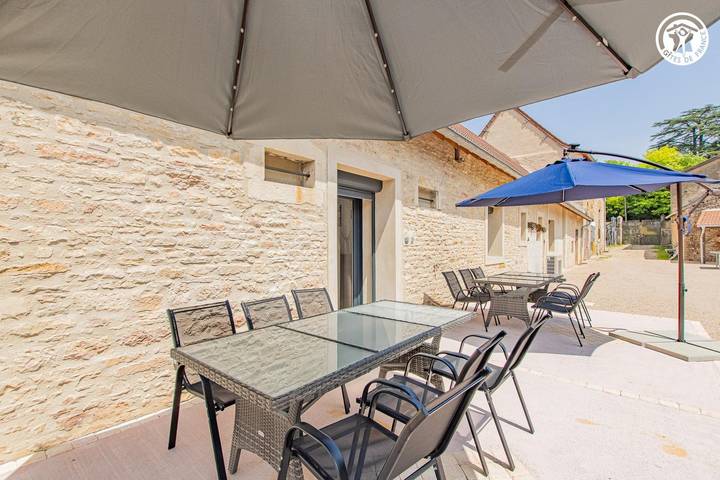 Gîte pour 14 personnes, avec jardin et terrasse dans Saône-et-Loire - 4