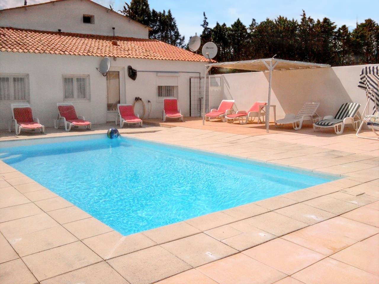 Villa charmante à Meynes avec piscine privée in Meynes, Région de Nîmes
