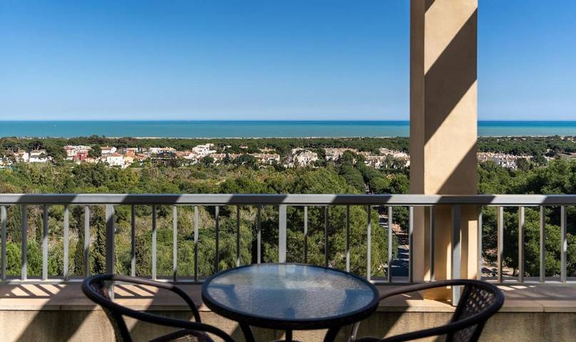 Hôtel pour 2 personnes, avec piscine ainsi que bassin pour enfant et jardin, animaux acceptés dans La Marina - 4