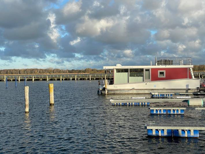Hausboot für 2 Personen, mit Terrasse in Ribnitz-Damgarten - 4