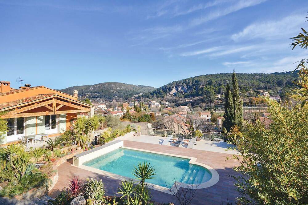 Villa piscine familiale in Solliès-Toucas, Toulon region