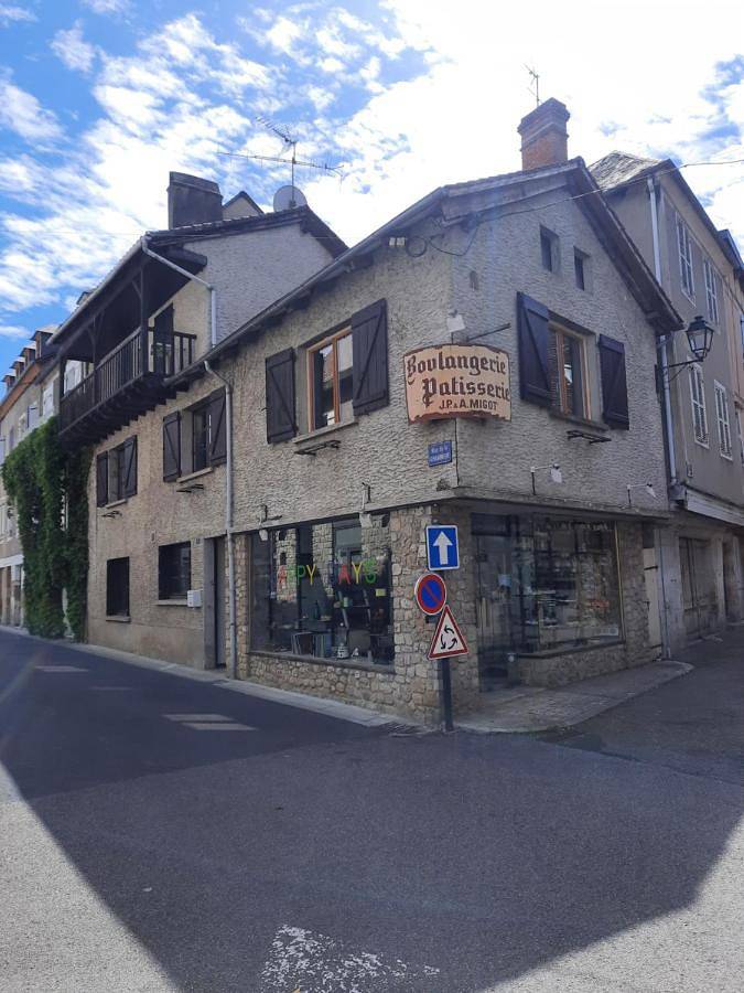 Appartement entier, One-Bedroom Apartment in Beaulieu-sur-Dordogne, Région de Brive-la-Gaillarde