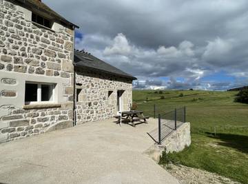 Gîte pour 6 personnes, avec terrasse dans Lozère