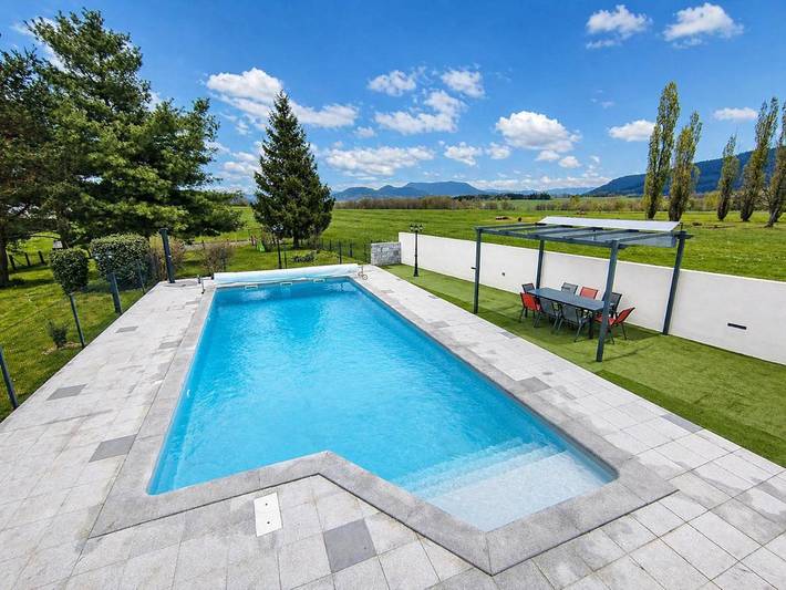 Location de vacances pour 8 personnes, avec piscine ainsi que jardin et vue dans Nompatelize