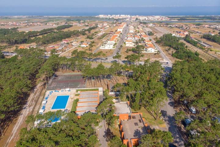 Location de vacances pour 2 personnes, avec Terrasse et Jardin ainsi que Bassin pour enfant et Piscine dans Gafanha da Boa Hora