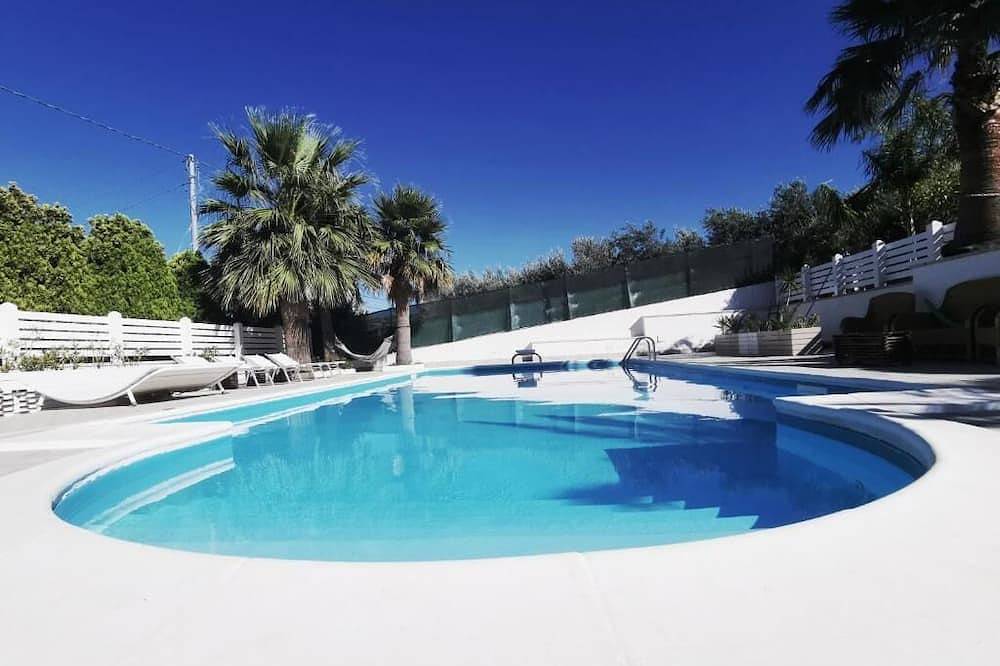Belle et confortable villa avec piscine privée sur le chemin de San Vito lo Capo in Erice, Province de Trapani