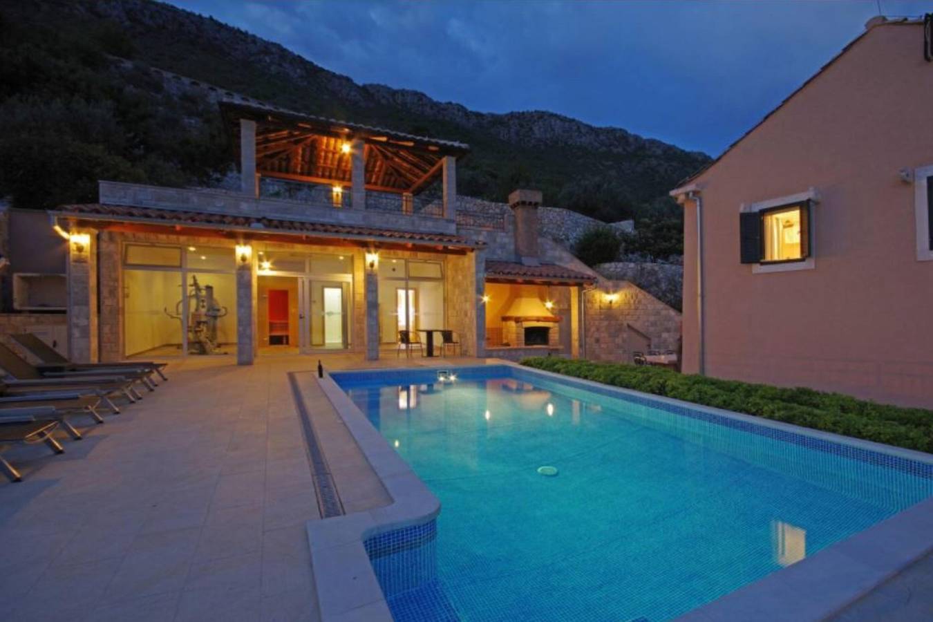 Villa Con Piscina per 12 Persone in Brsecine, Grad Dubrovnik