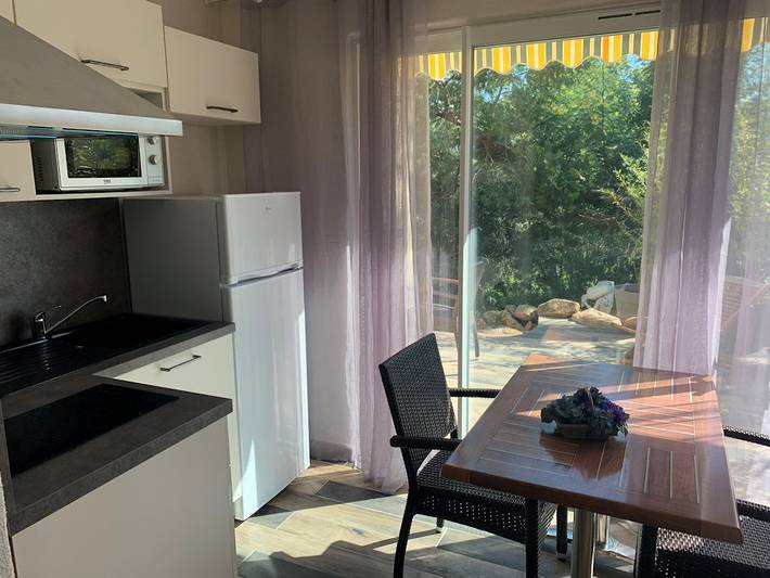 Gîte pour 2 personnes, avec jacuzzi ainsi que piscine et jardin à Porto-Vecchio - 4