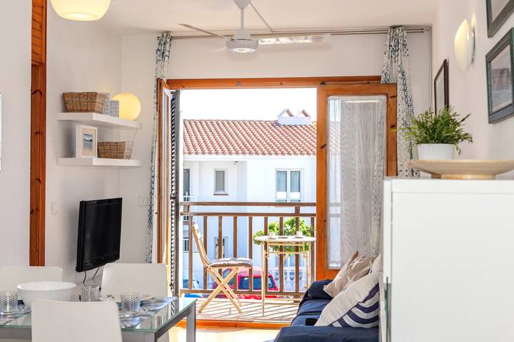 Appartement entier, Appartement 'Arenal De'n Castell' avec vue sur la mer, piscine partagée et Wi-Fi in Arenal d'en Castell, Es Mercadal
