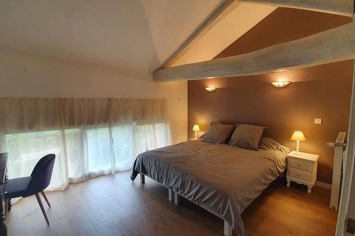 Location de vacances pour 14 personnes, avec terrasse et jardin, animaux acceptés à Razines