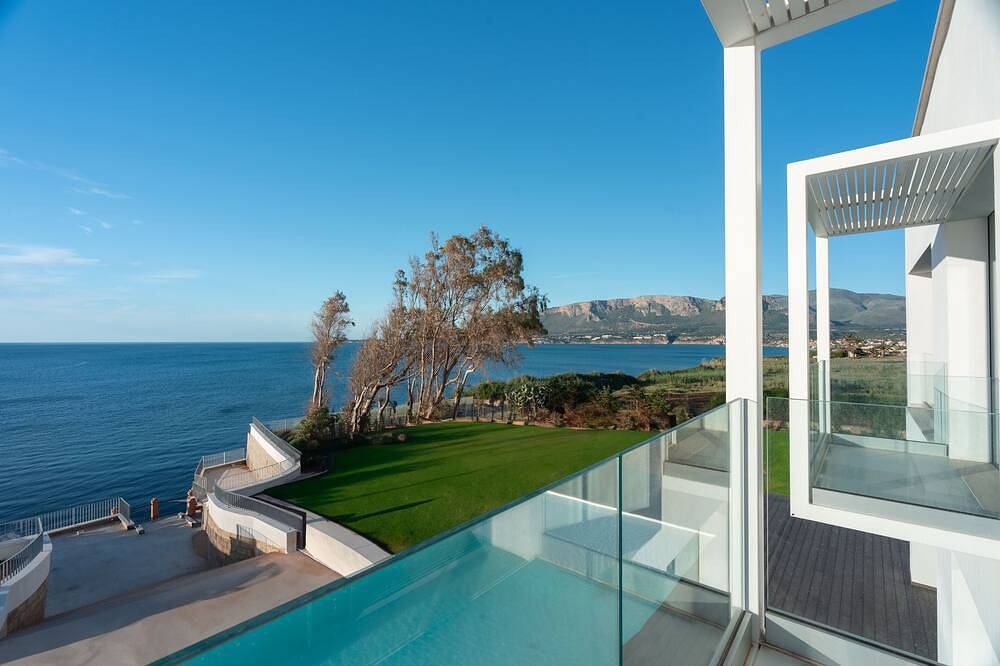 Ammare Luxury beachfront villa with pool, sauna, and direct beach access in Sicilia