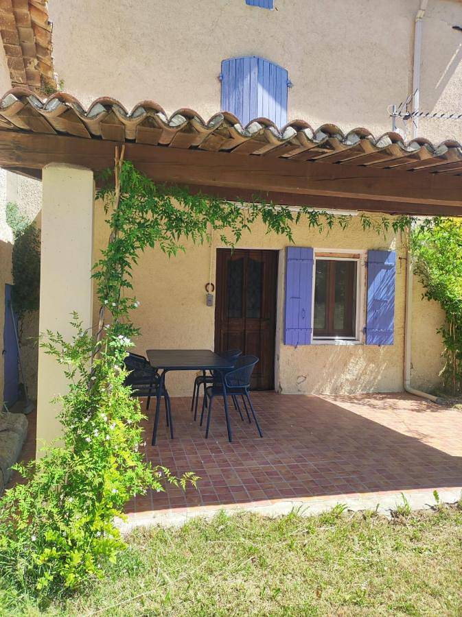 Location de vacances pour 2 personnes, avec vue et jardin à Bouchet - 2