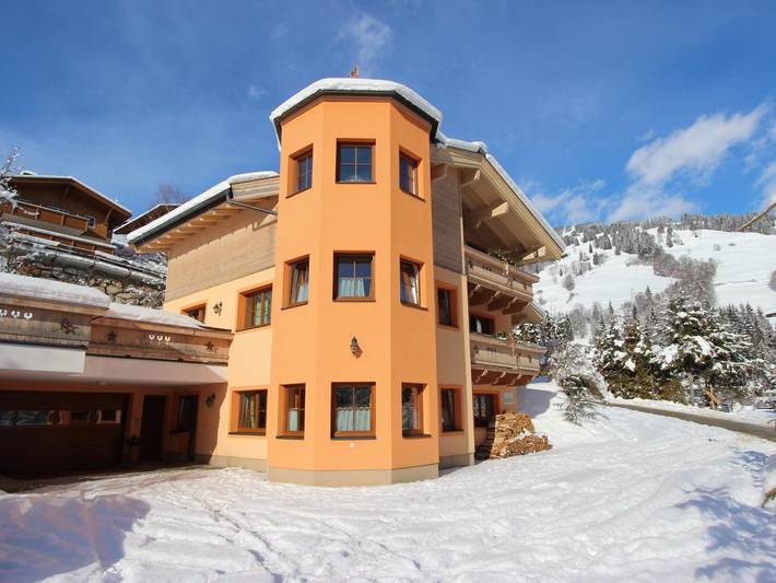 Ferienhaus für 11 Personen, mit Terrasse und Sauna in Saalbach