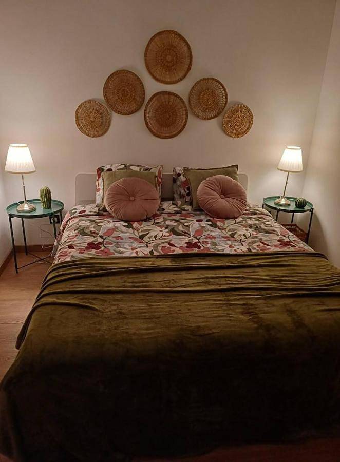Gîte pour 2 personnes, avec Terrasse et Jardin ainsi que Piscine et Vue dans Marinhas - 4