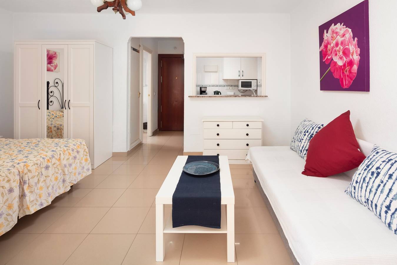 Estudio entero, Estudio 'Estudio Bloque 89' con vistas al mar, Wi-Fi y aire acondicionado in Torrox Costa, Torrox