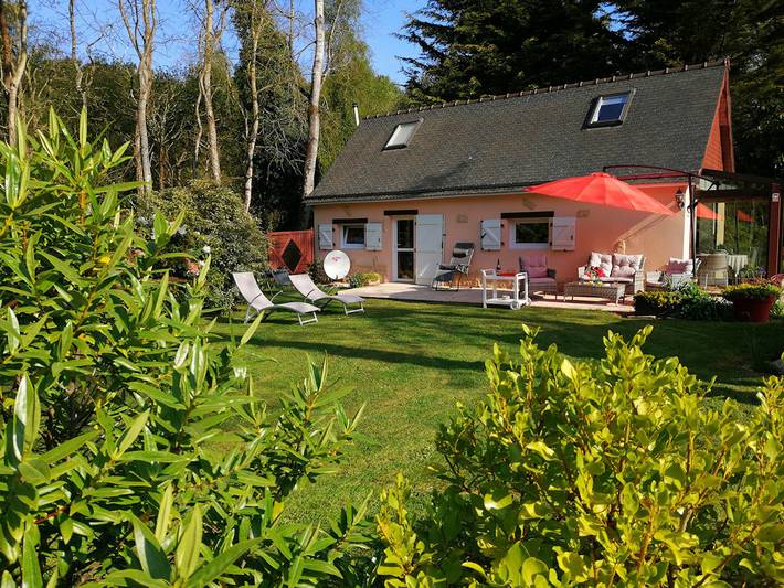 Gîte pour 4 personnes, avec Terrasse et Jardin à Plourivo