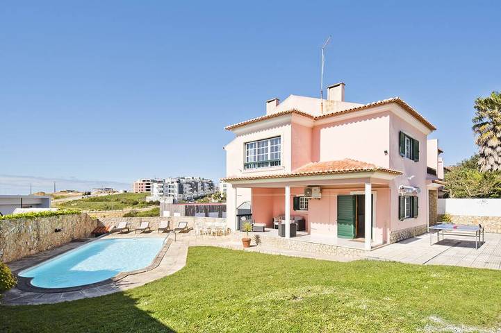 Vacation rental for 9 people, with yard in Ericeira