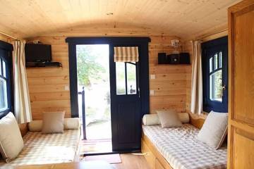 Camping pour 4 Personnes dans Doué-en-Anjou, Région de Saumur, Photo 1