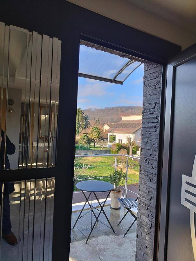 Location de vacances pour 2 personnes, avec Balcon et Jacuzzi ainsi que Terrasse et Vue à La Boisse - 2