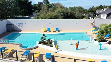 Mobil home pour 4 personnes, avec terrasse et piscine dans Plage des Govelins