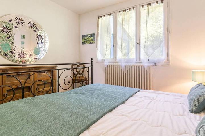 Gîte pour 10 personnes, avec Terrasse et Jardin dans Bourguenolles - 3