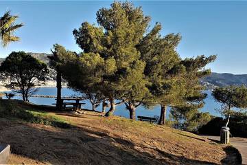 Gîte pour 6 personnes, avec terrasse dans Office De Tourisme De Bormes Les Mimosas - Le Port