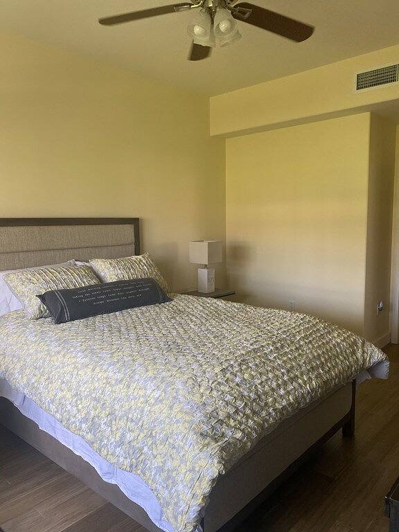 Vacation house for 4 people, with pool and hot tub as well as balcony on Oahu