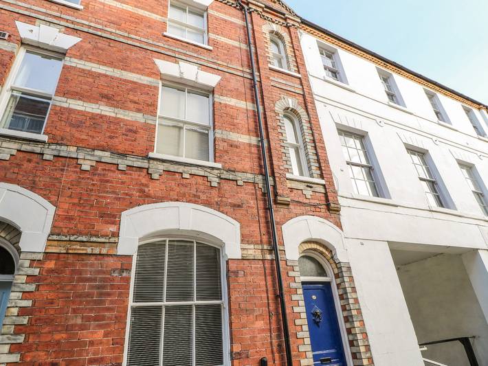 Cottage for 6 people, with garden, with pets in York
