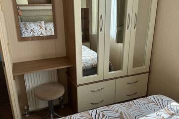 Static Caravan for 6 People in Hampshire, South East England, Photo 2