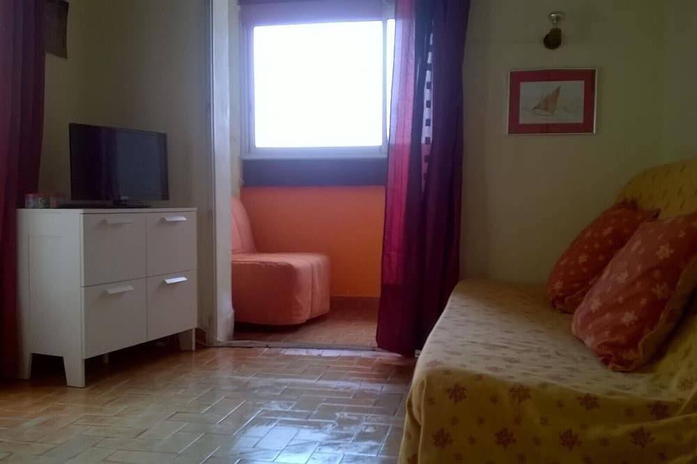 Apartamento entero, Logement en Copropriété Avec Terrasse Face à la Plage in Le Brusc, Six-Fours-les-Plages