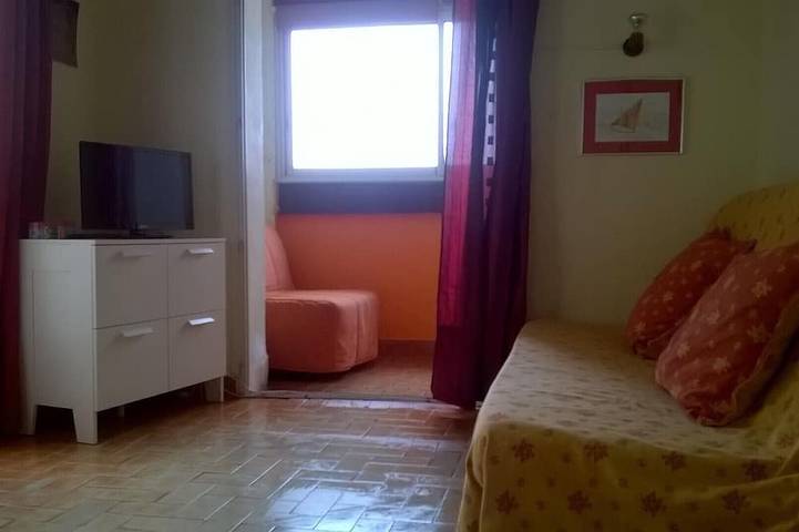 Gîte pour 4 personnes, avec terrasse dans Le Brusc - 2