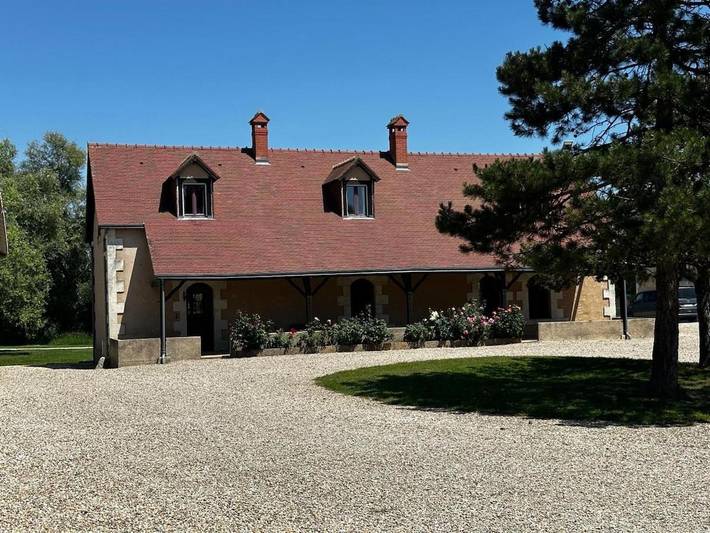 Location de vacances pour 8 personnes, avec Terrasse et Vue à Paulnay
