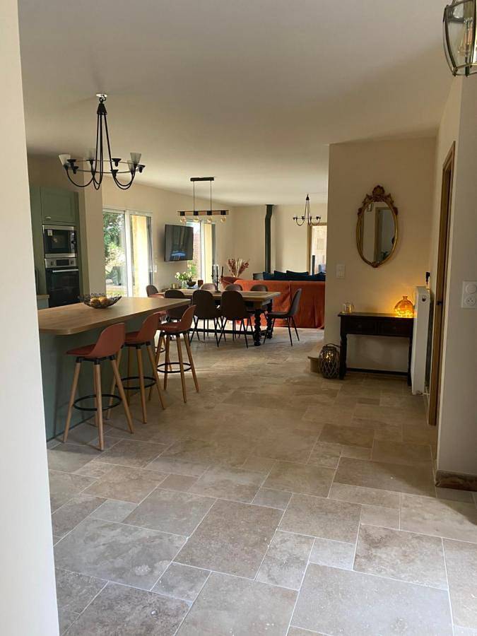 Location de vacances pour 14 personnes, avec piscine et jardin, adapté aux familles à Asnières - 2