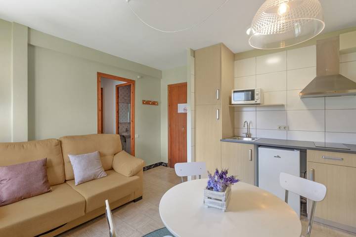 Apartamento entero, Apartamento 'Vall' con vistas a la montaña, jardín compartido y Wi-Fi in San Lorenzo de Morunys, Comarcas centrales